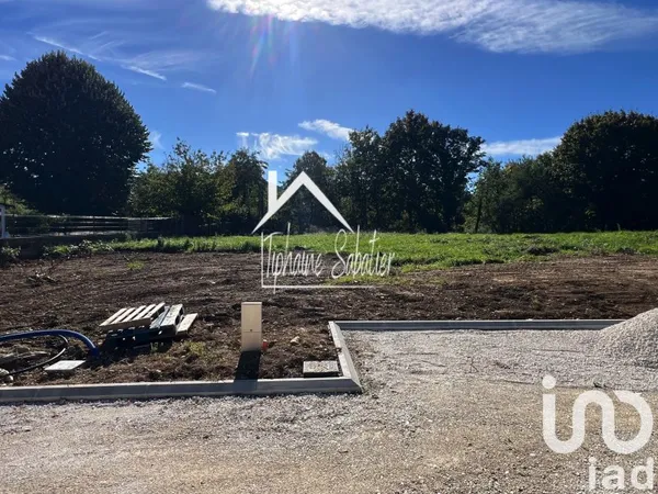 Terrain 594 m²