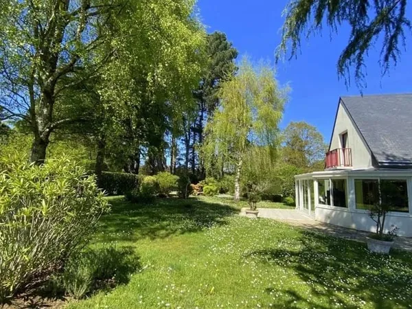 MAISON D'ENVIRON 250 M² SUR UNE PARCELLE D'ENV. 3000 M² DOMAINE PRIVÉ DU GOLF DE SAINT DENAC-LA BAUL