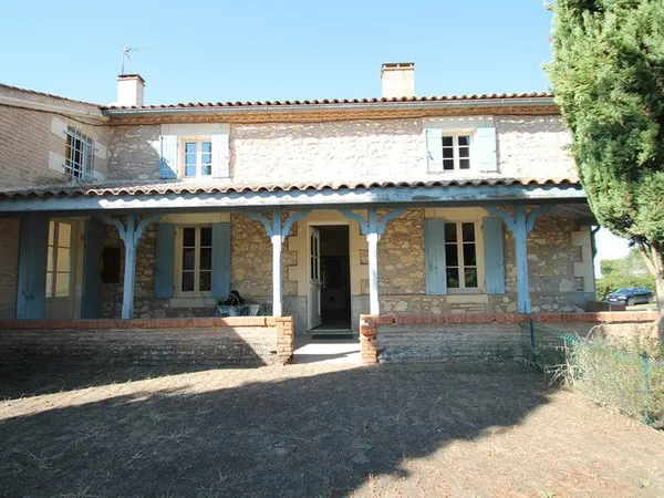 Maison à vendre 8 pièces 268 m² habitables SAINT PARDOUX DU BREUIL (47) avec écuries, dépendances, t