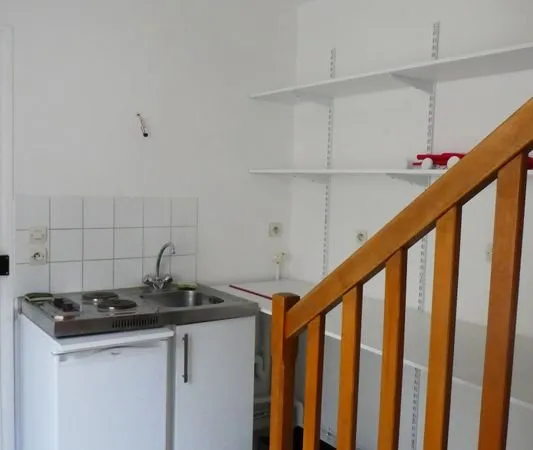 AMIENS STUDIO EN DUPLEX 5mmn à du CENTRE/GARE /BUS