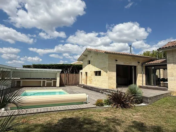 Maison avec piscine et poolhouse