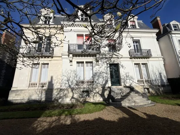 Opportunité Rare : Plateau de Caractère de 97 m2 Hyper-cen