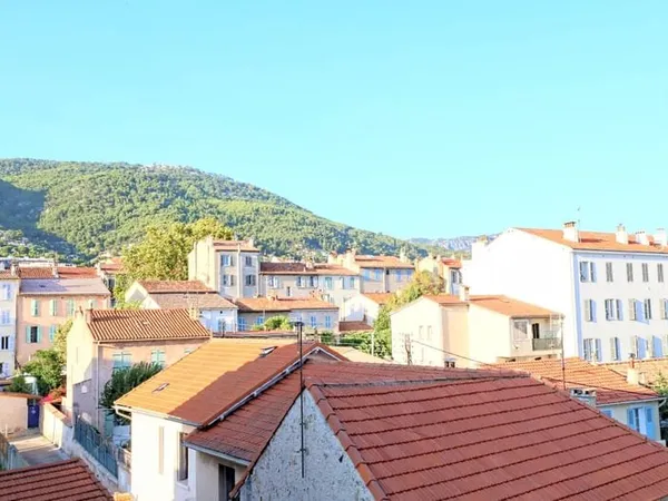 M2210 - TOULON - Saint Jean du Var - Appartement T2 - Dernier étage - Balcon