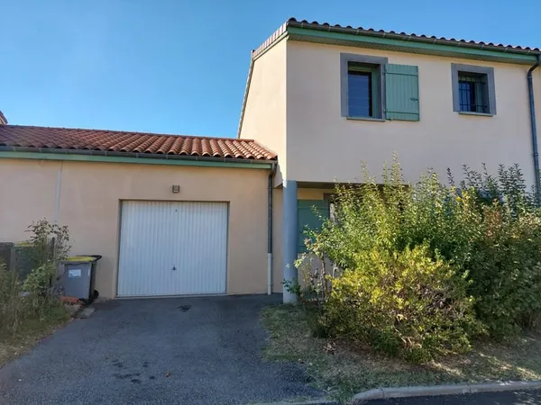 Sur la commune de PONT DU CHATEAU charmante maison proche t