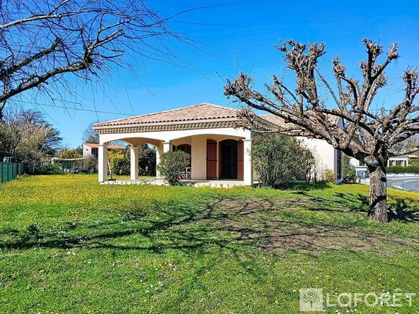 Maison familiale de plus de 140 m² avec terrasse couverte, sous-sol et grand terrain