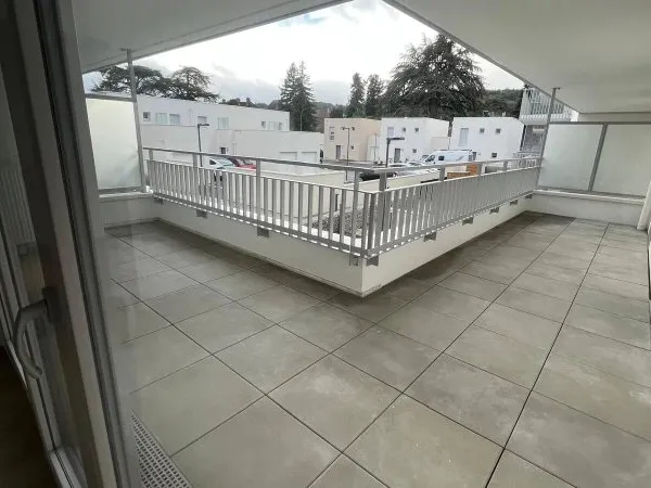 A LOUER T4 82 m² résidence neuve parking/terrasse