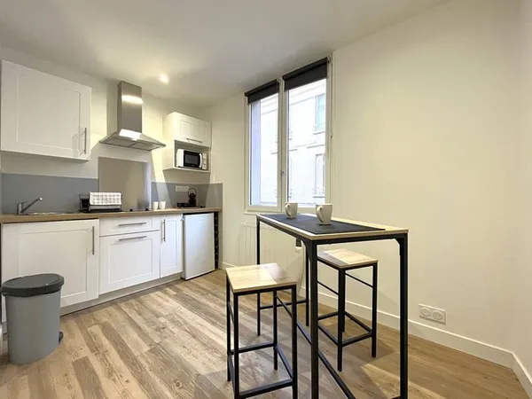 HYPER CENTRE-VILE, T1 meublé de 19.71 m² refait à neuf !