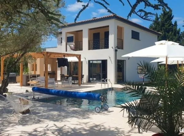 Villa contemporaine 180 m² - Piscine - Grand extérieur aménagé -