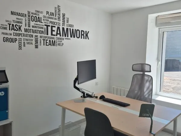 Location bureau privatif 15m2 + espaces partagés