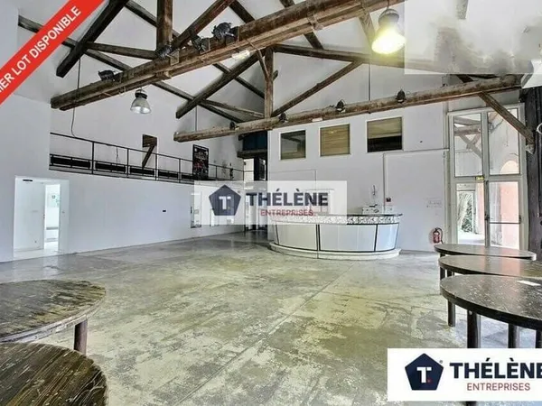 Local commercial 374 m²