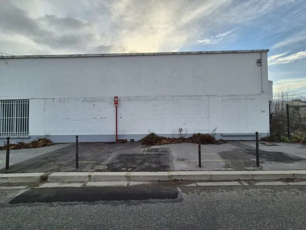 local commercial divisible en 3 locaux