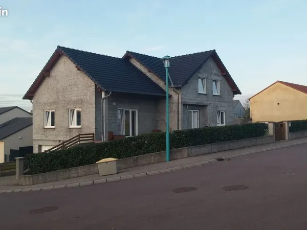 Maison Spacieuse sur 3 Étages - 170 m²