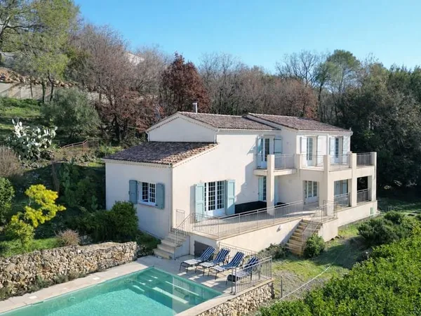 Villa en parfait état, au calme, 4/5 chambres