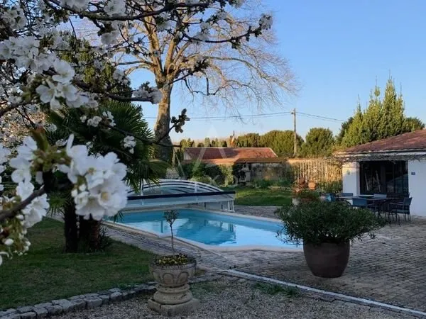 Maison 10 pièces 263 m²