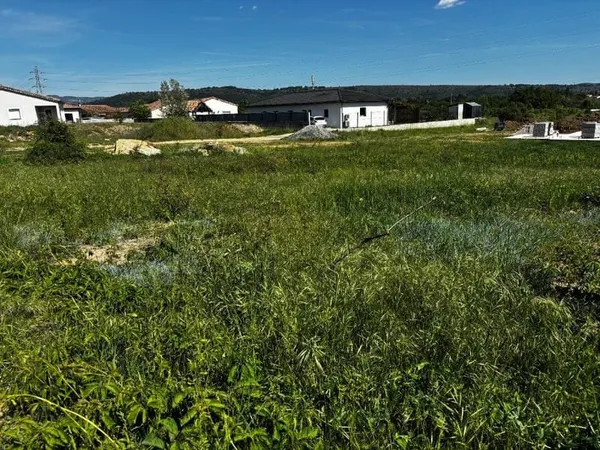 Terrain 671 m²