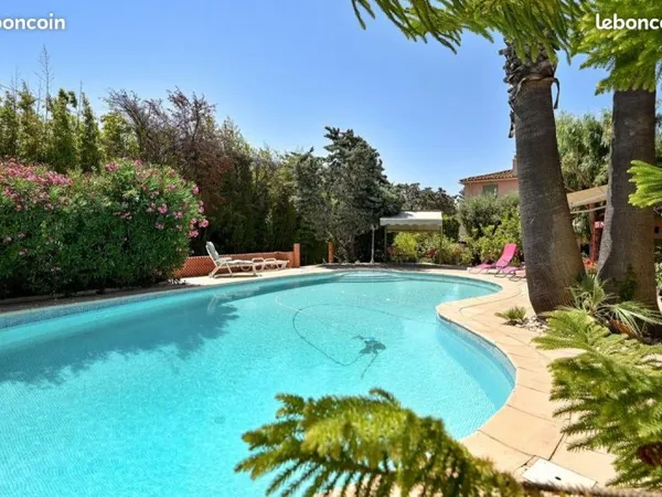 Propriété 8 pièces 250 m²