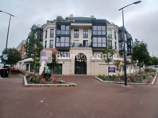 Local commercial 274 m²