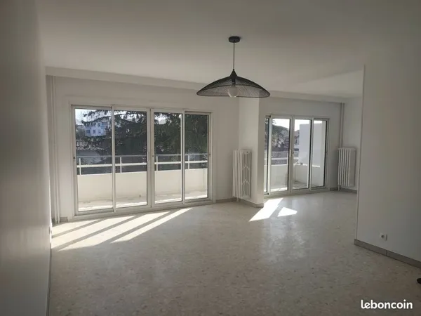 Appartement 3 pièces 90m2 Chateauvert