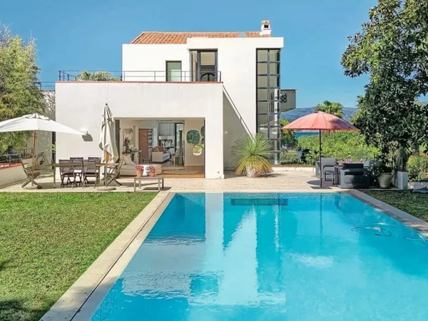 VILLA RÉNOVÉE AVEC VUE MER