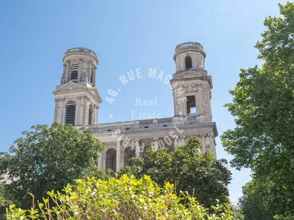 Grand studio dernier étage en parfait état