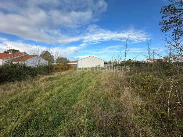 Terrain 879 m²