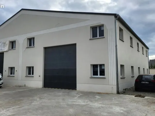 Local d'activité / Entrepôt 320 m² - Hauteur + Mezzanine - Accès utilitaire