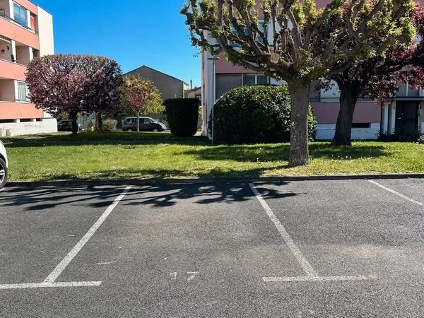 Place parking stationnement sécurisée