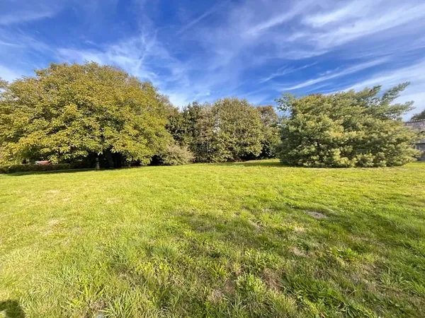 A vendre à Riec sur Belon beau Terrain de 1600m² à viabiliser
