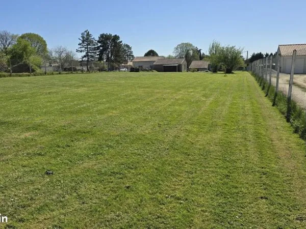 Terrain 1 202 m² Le Douhet