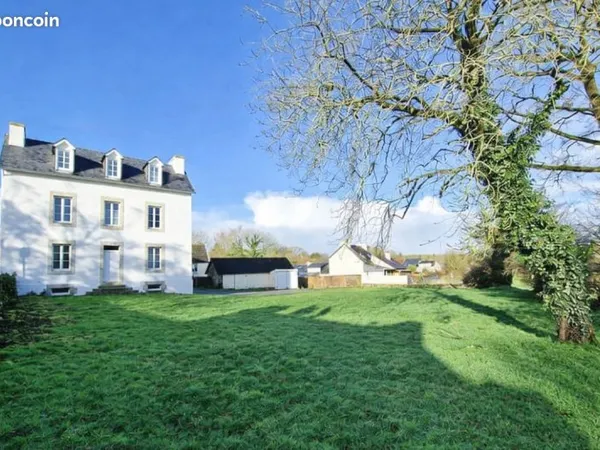 Maison T4 rénovée avec jardin - 3 chambres - 5 min Carhaix - DPE C