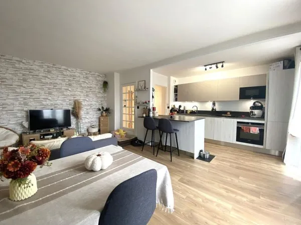 Appartement T2 de 48,18 m² avec balcon de 4 m², 2e étage ascenseur, centre de Rosny-sur-Seine