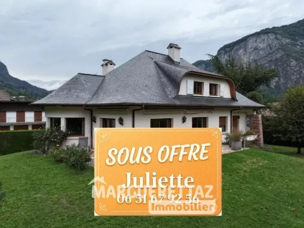 Villa de 320m² sur 1923m² de terrain - MAGLAND