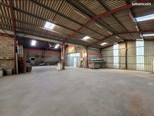 Location bâtiment commercial - Local professionnel avec bureaux et terrain