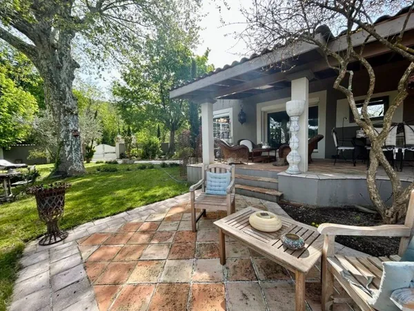 Maison 6 pièces 254 m²