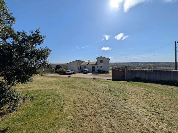 Maison 8 pièces 241 m²