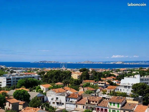 Marseille 13009 - T3 de 73 m² au 10ème étage - Vue mer & montagne - Parking privatif - Proximité com