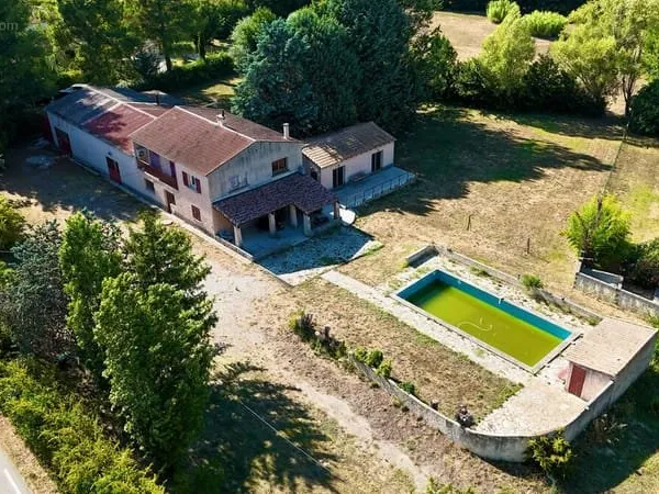Maison avec annexe + hangar de 577m2