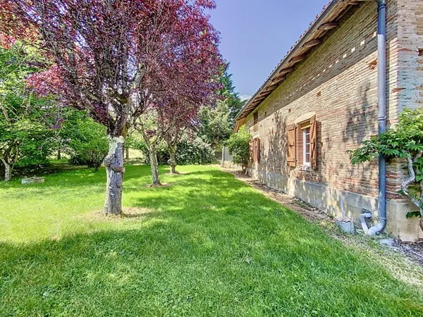 Maison de caractères avec dépendance à La Salvetat Belmontet