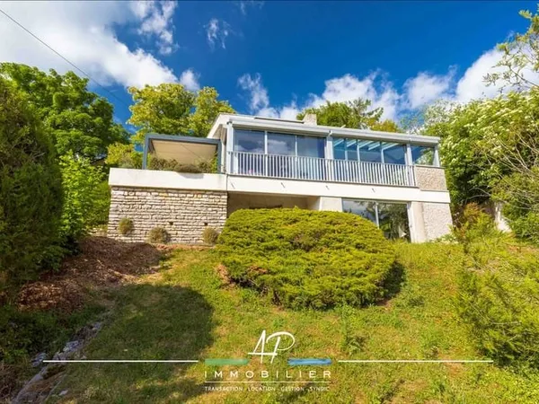 Propriété comprenant maison d'architecte avec piscine + mais