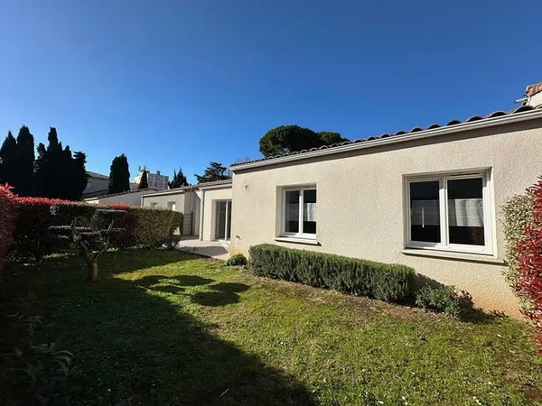 Location maison plain pied T4 104 m² avec jardin terrasse et stationnement Carcassonne Allée d'Iéna