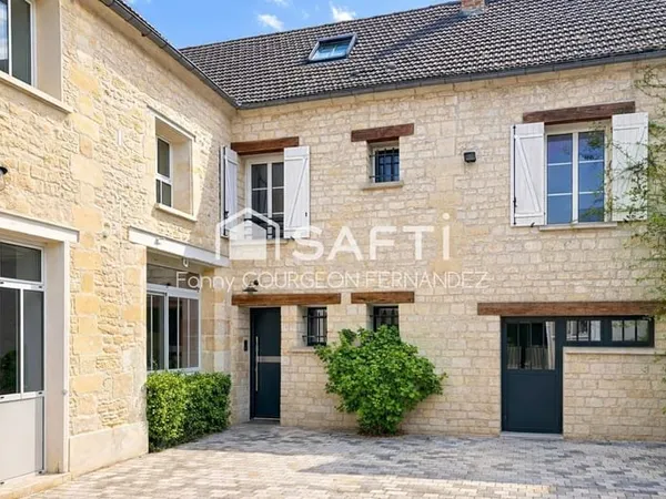 Maison de prestige en pierre au coeur de Gouvieux avec jardin.