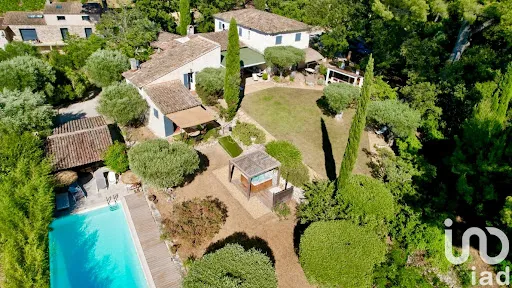 Maison 8 pièces 230 m²