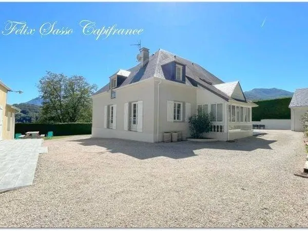 Maison 6 pièces 220 m²
