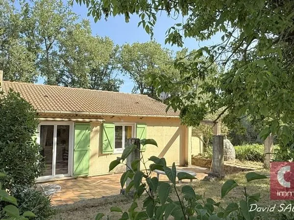 À vendre, villa plain-pied T5 + appartement indépendant sur terrain arboré à Garéoult