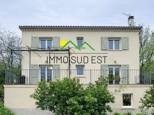 LANAS 07200 - Maison avec vue dégagée et grand terrain