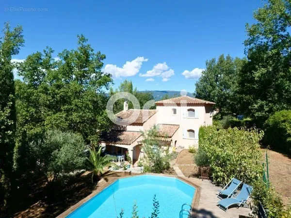 Villa traditionnelle de 1991 - construction anti-sismique - garage + carport - piscine hors-sol - ca