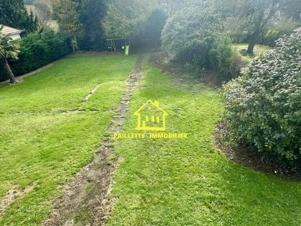 Terrain 812 m²