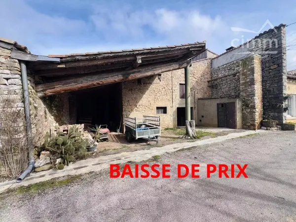 Belle grange avec extérieur à rénover