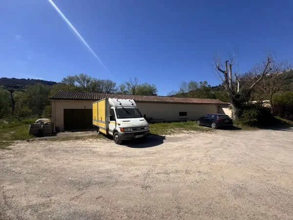 ENSEMBLE IMMOBILIER SUR TERRAIN DE 5285 M2