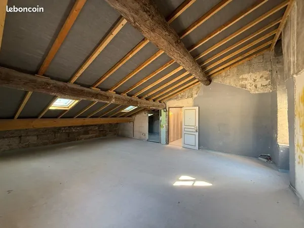 Plateau à aménager - Fort potentiel - Immeuble et Copro entièrement rénové à neuf - Centre ville Nîm